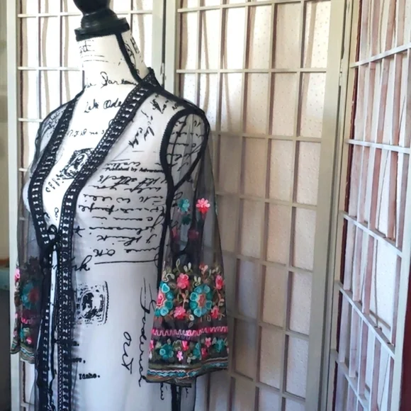 Asha sheer embroidery sleeves and bottom open kimono one size - Picture 5 of 8